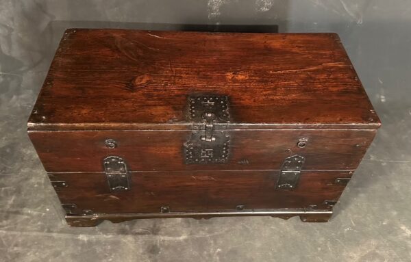 Small Korean Keyaki Wood Bandaji Storage Chest - Image 4