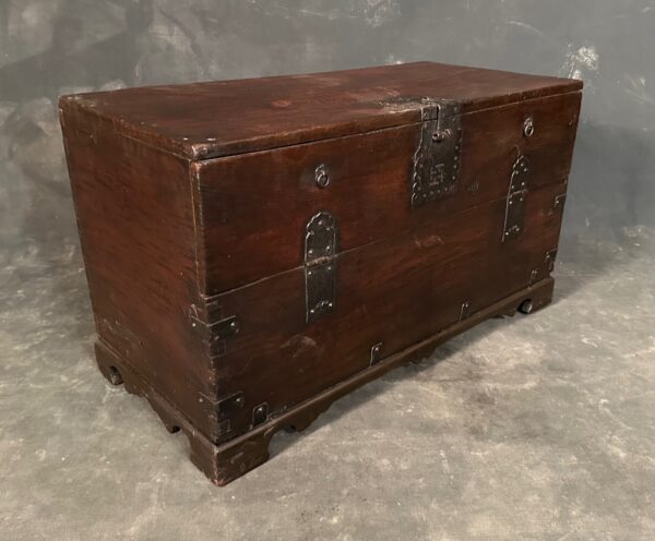 Small Korean Keyaki Wood Bandaji Storage Chest - Image 5