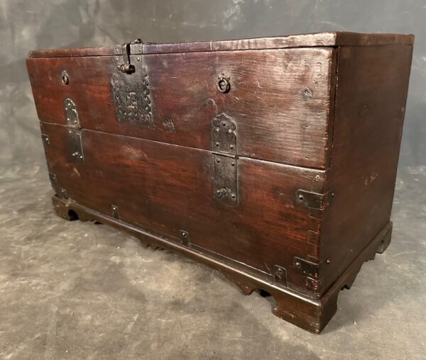 Small Korean Keyaki Wood Bandaji Storage Chest - Image 6