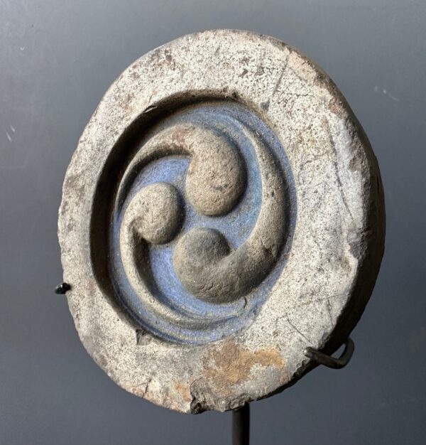 Small Mounted Japanese Shinto Trinity Roof Tile - Image 3