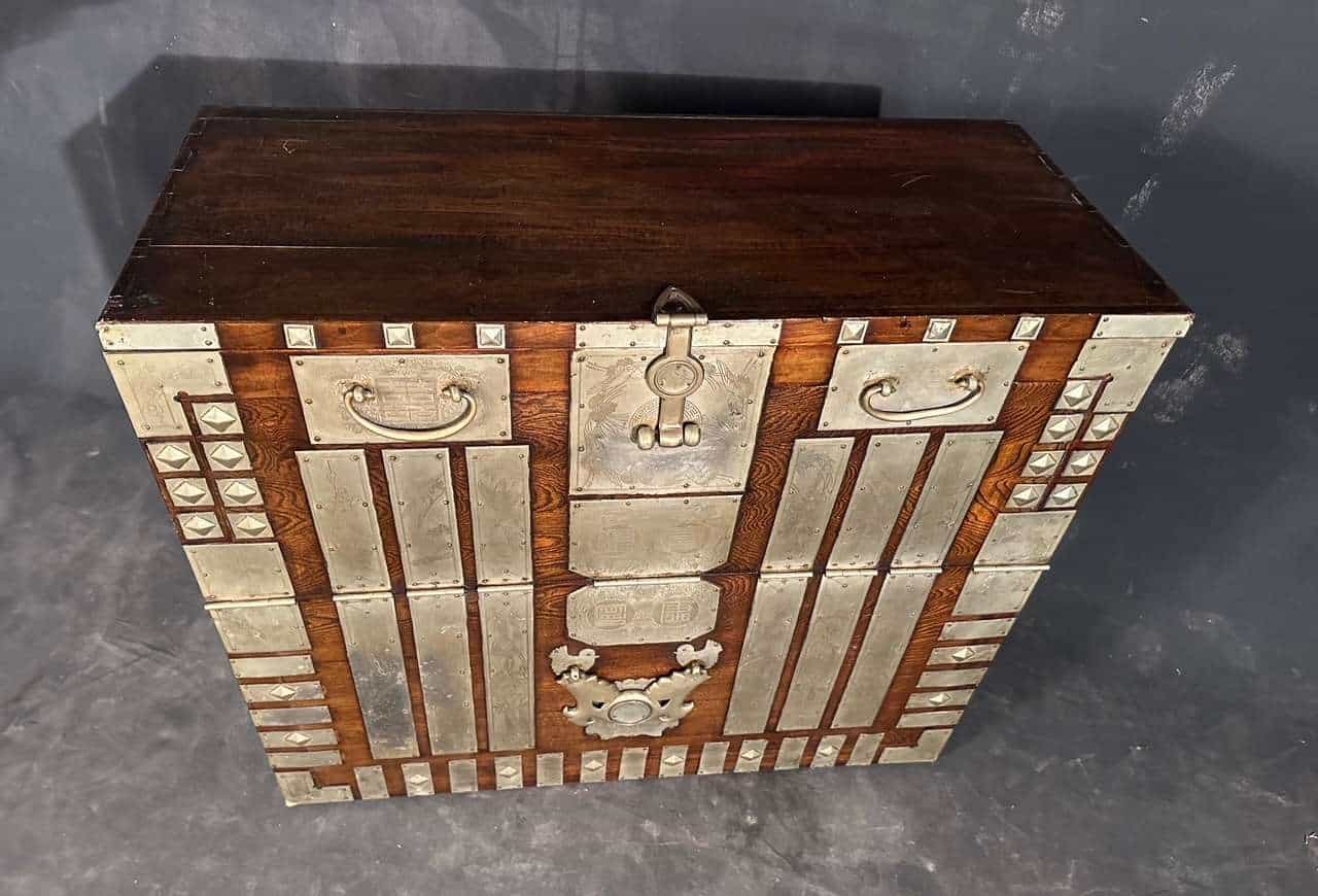 Antique Northern Korean Bandaji Trunk Chest - Image 2