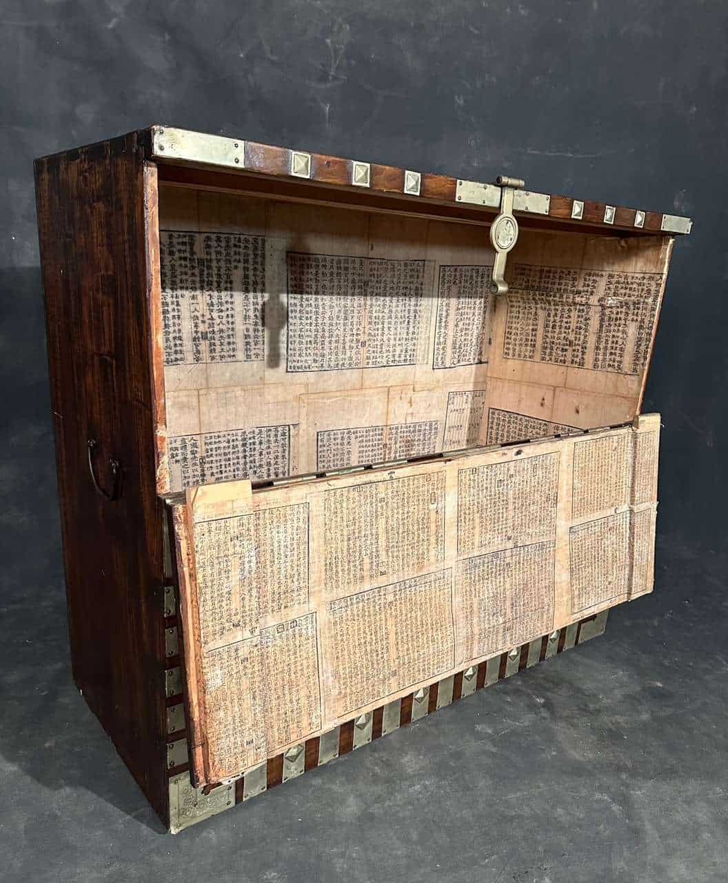Antique Northern Korean Bandaji Trunk Chest - Image 3