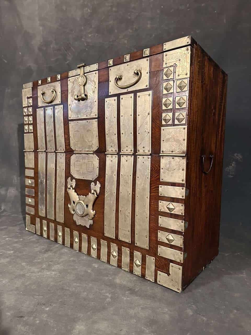 Antique Northern Korean Bandaji Trunk Chest - Image 4