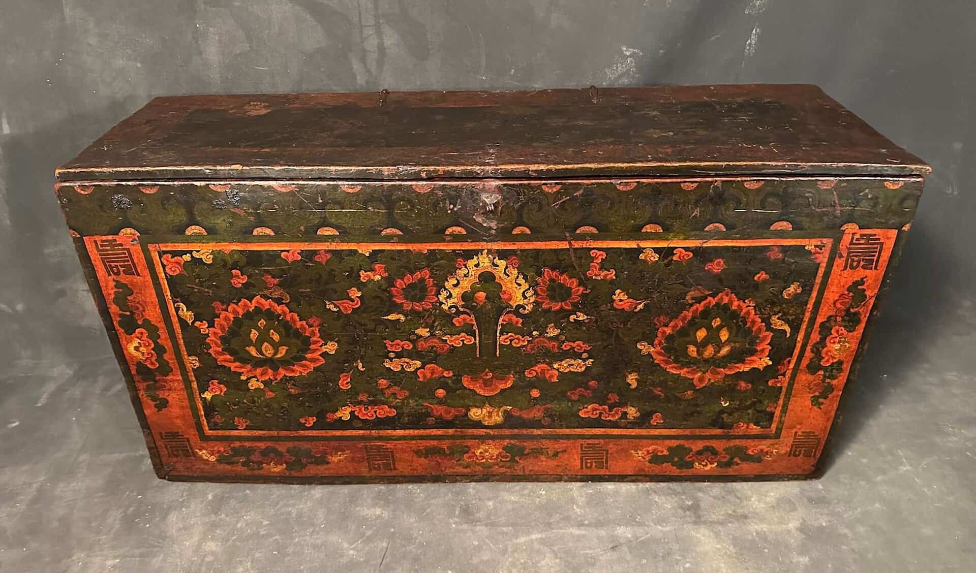 Tibetan Painted Trunk Auspicious Lotus