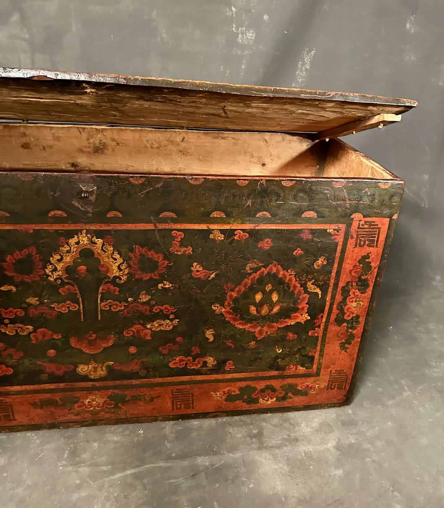 Tibetan Painted Trunk Auspicious Lotus - Image 3