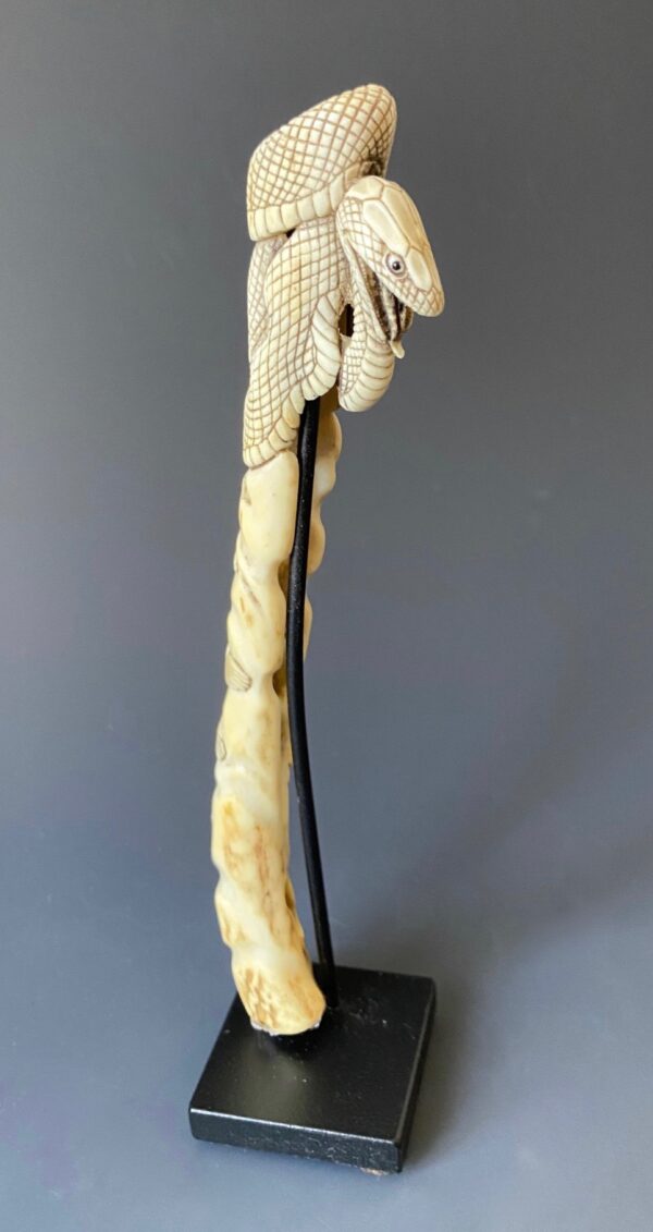 Japanese pipe holder in the form of a snake