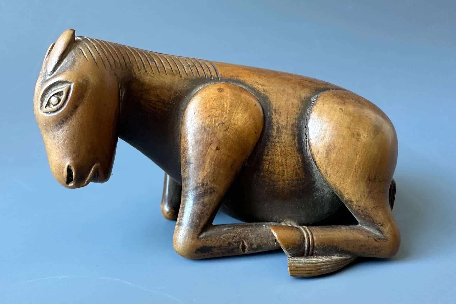 Chinese Qing Dynasty Boxwood Toggle Carved as a Kneeling Horse - Image 2