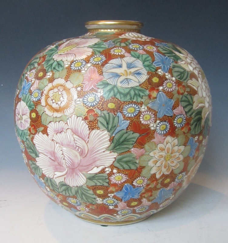 Flower vase. Silver leaf mountain.Japanese Kutani ware. ktn-k7-1302-